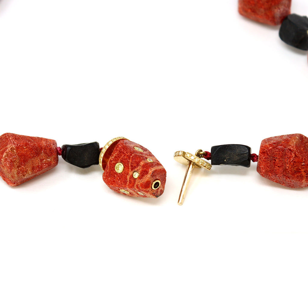 Fred Leighton Red Sponge Coral and Pyrite Beads Strand with 18 Karat Clasp detail view