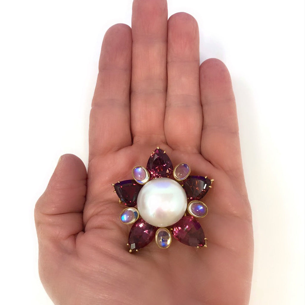 A Rare 20.7 mm South Sea Pearl Brooch/Pendant by Prince Dimitri scale view