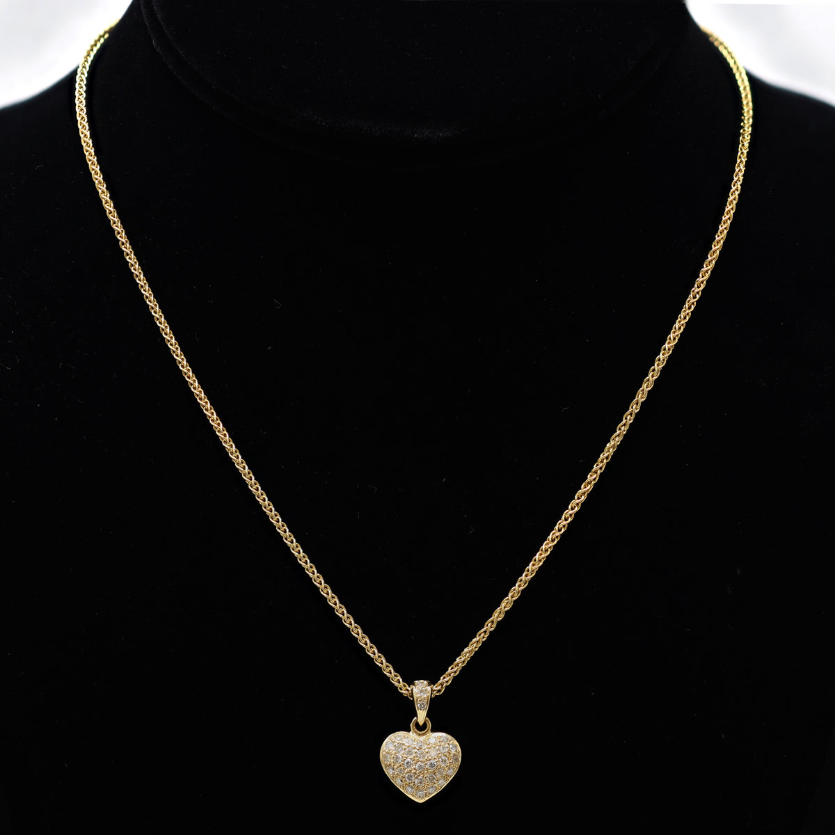 18 karat yellow gold diamond heart pendant necklace