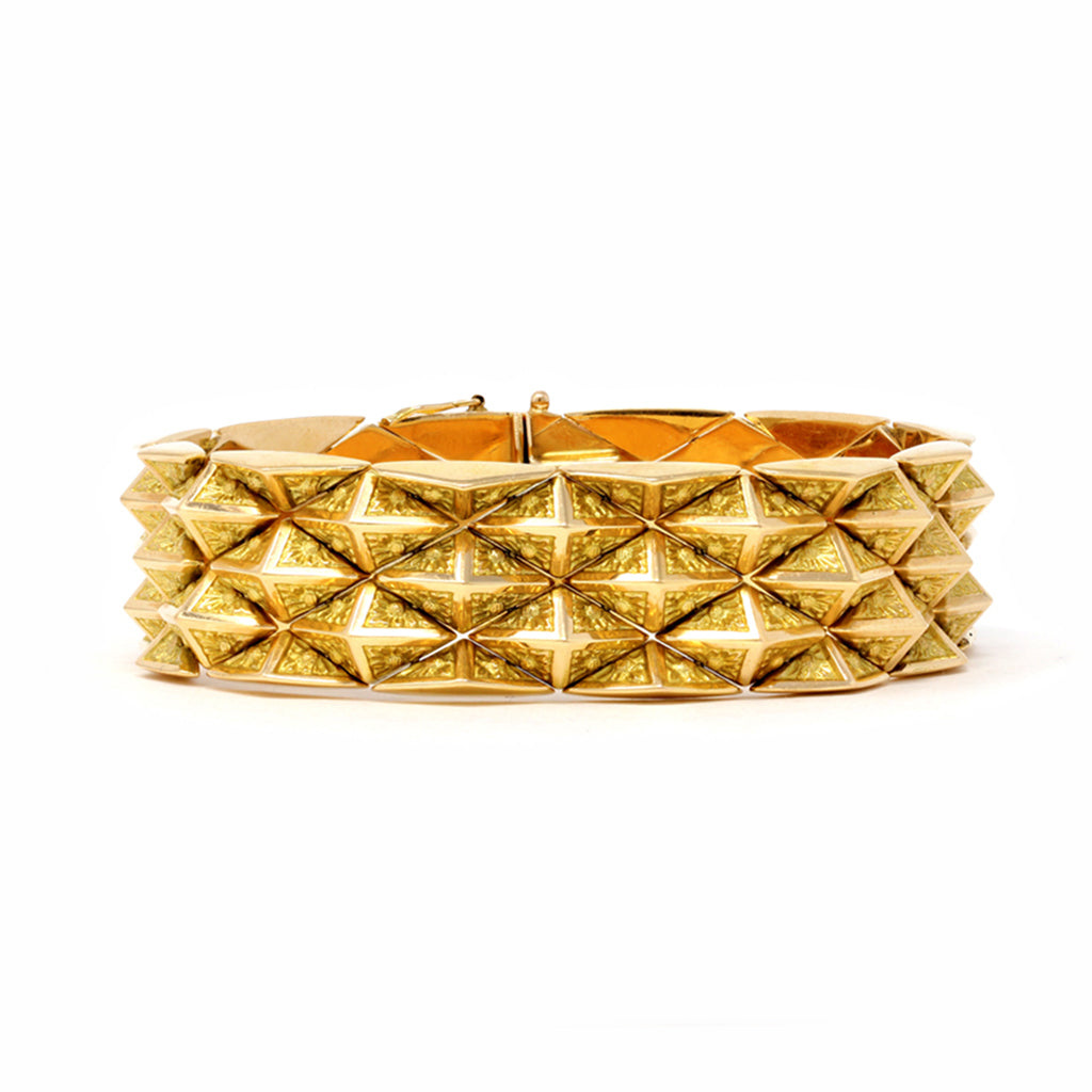 Italian 1960s 18 Karat Yellow Gold Pyramidal Link Bracelet front view