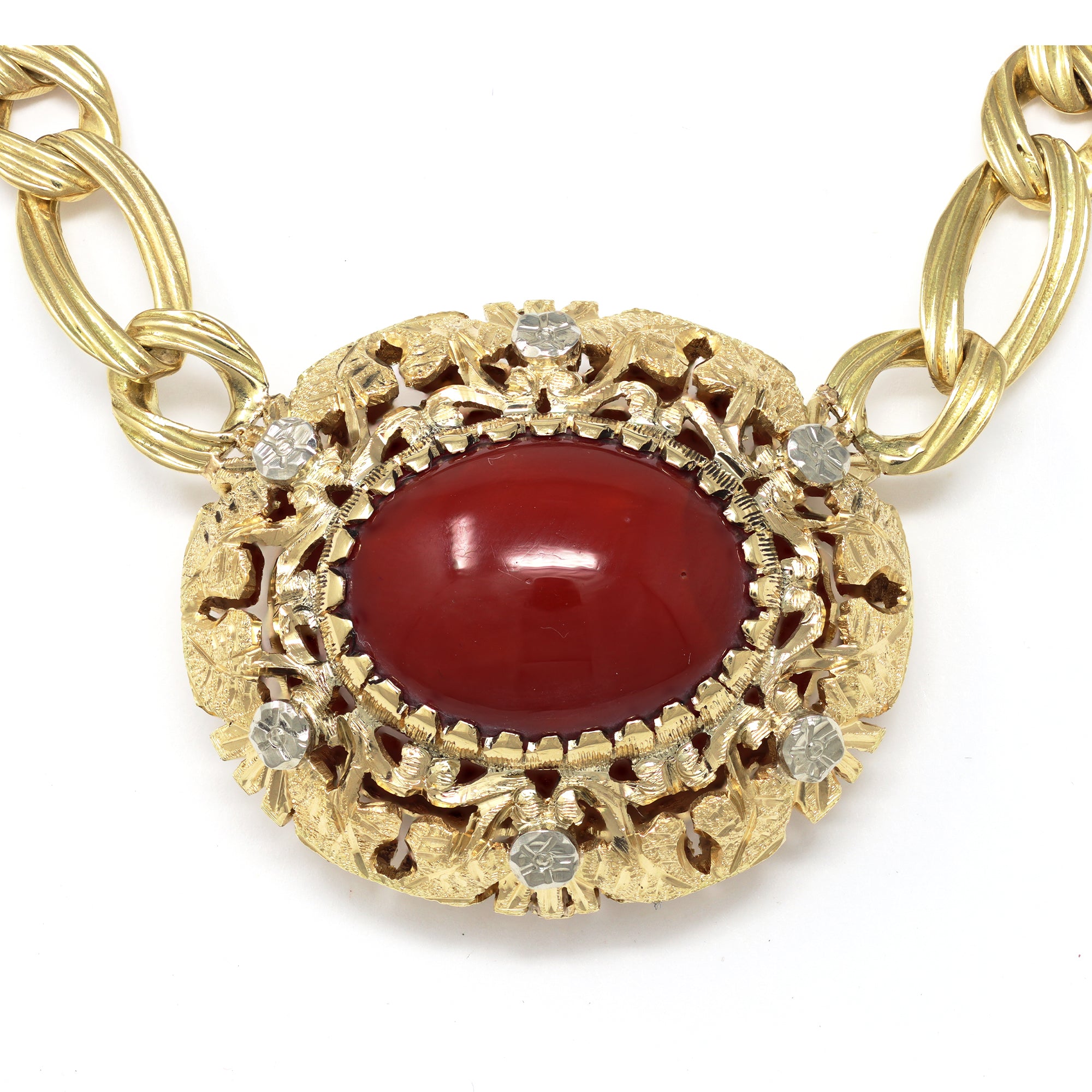 1960s-italian-oxblood-cabochon-coral-and-18-karat-yellow-gold-necklace-coral-close-up-view-2000x2000