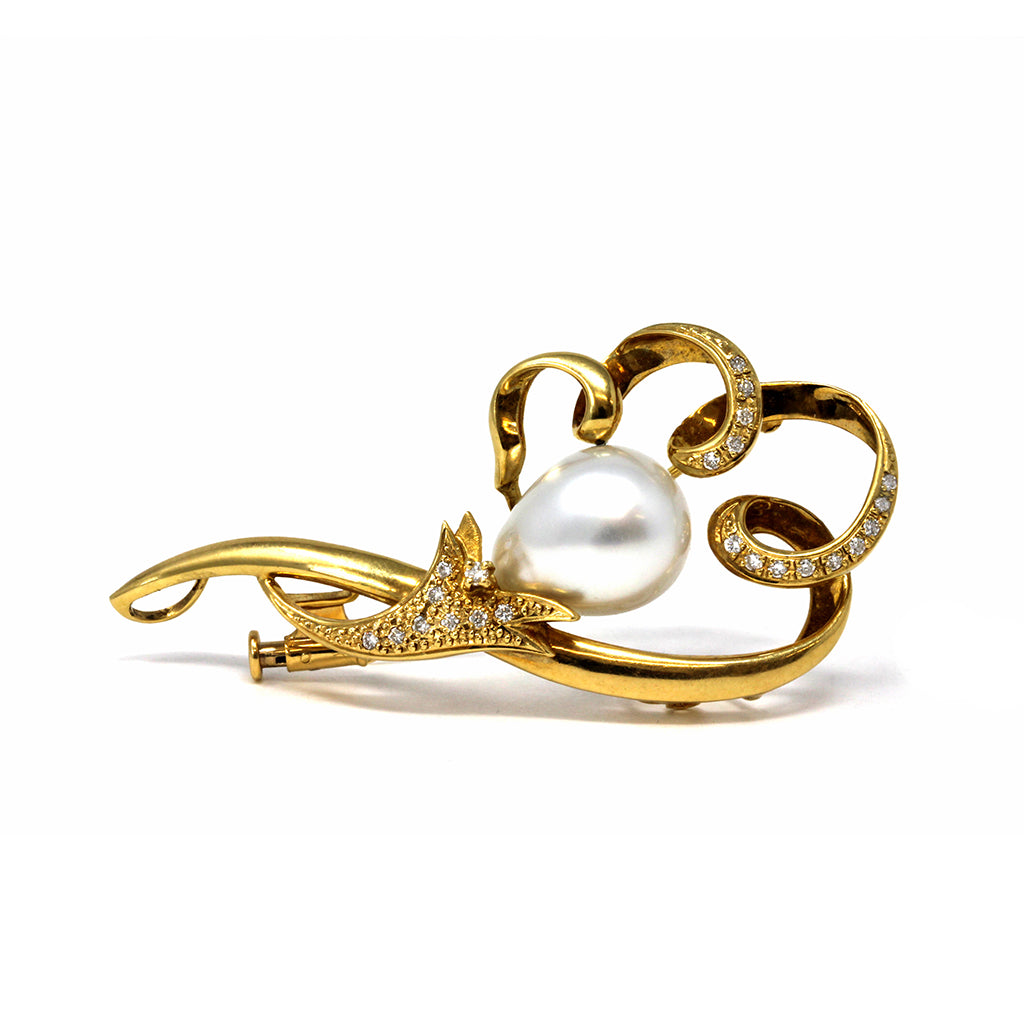 White South Sea Pearl and Diamond Brooch 18 Karat front view