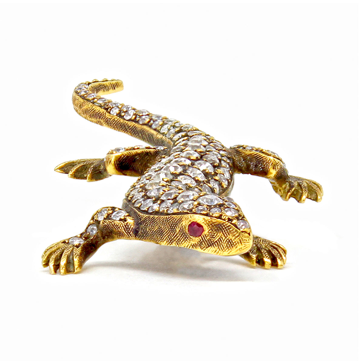 1960s 18 Karat Yellow Gold Gecko Brooch with Diamonds and Rubies front view